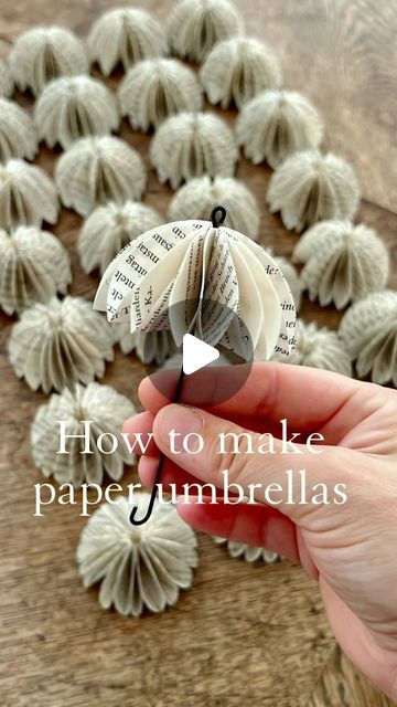 Recycled Book Pages Crafts, Book Sculpture Diy, Folded Books Tutorial, Crafts For Kids To Sell, Bookish Crafts, Upcycled Books Crafts, Altered Books Pages, Paper Umbrella, Old Book Crafts