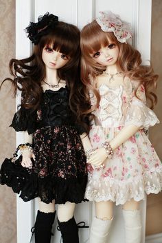 ✿• ' bjd ' ~ ' ball jointed doll ' •✿ twin dolls. . .matching outfits. . .pretty dresses. . .floral. . .ribbons. . .knee socks. . .jewelry. . .miniature. . .cute. . .kawaii Twin Dresses, Twins Outfit, Twin Outfit, Twin Siblings, Twin Dolls, Outfit Matching, Twin Outfits, Ball Jointed Doll, Kawaii Doll