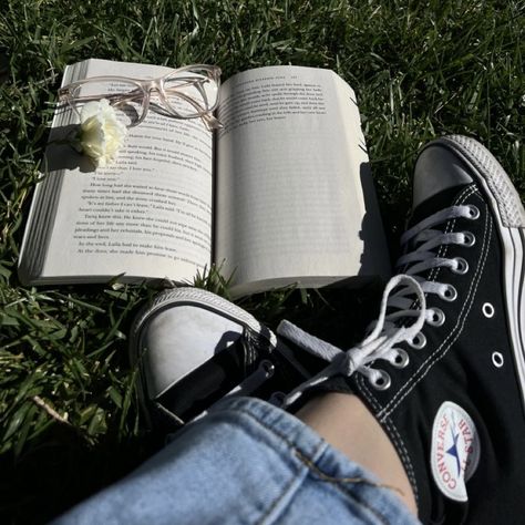 Reading Aesthetic, Converse, Reading, Green