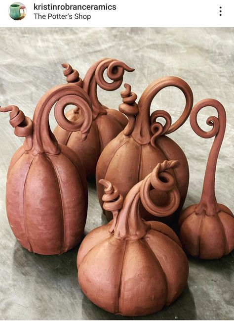 Halloween Clay Sculpture, Clay Pumpkin Ideas, Diy Clay Pumpkin, Pumpkin Clay Ideas, Pumpkin Ceramic Ideas, Ceramic Pumpkins Pottery, Clay Halloween Ideas, Fall Clay Ideas, Fall Pottery Ideas