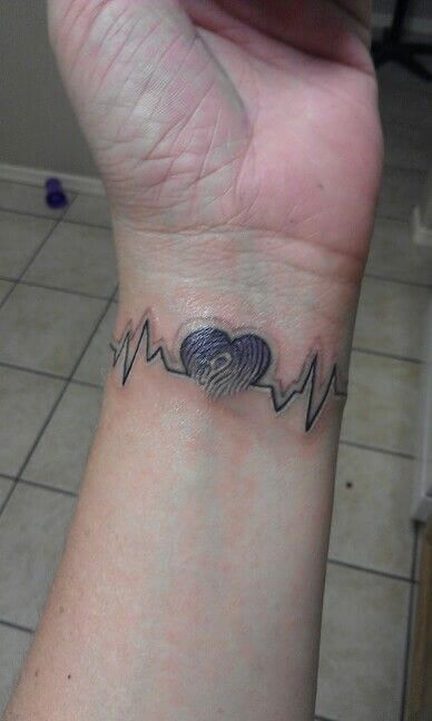 Heartbeat Tattoos for Men - Ideas and Inspiration for Guys Thumbprint Infinity Tattoo, Heart Beat Memorial Tattoos, Thumb Heart Tattoo, Heart Thumbprint Tattoo, Thumb Print Heart Tattoo, Thumb Print Tattoo Ideas, Boys Hand Tattoo, Heartbeat Tattoos, Thumbprint Tattoo