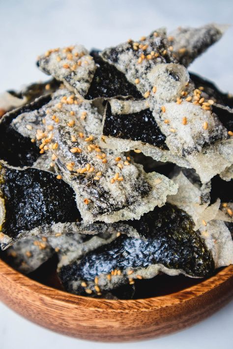 Rice Paper Nori Chips, Fried Seaweed Chips, Nori Chips Recipes, Seaweed Chips Recipe, Seaweed Appetizers, Nori Seaweed Recipes, Seaweed Ideas, Seaweed Snack Ideas, Kirara Hazama