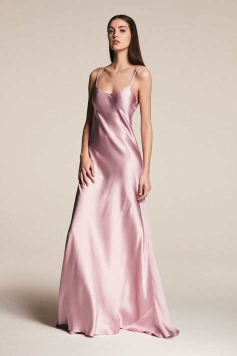 Camille Hurel, Long Maxi Gowns, Satin Gowns, Satin Fashion, Silk Satin Dress, Silk Outfit, Satin Gown, Maxi Gowns, Fashion Show Collection