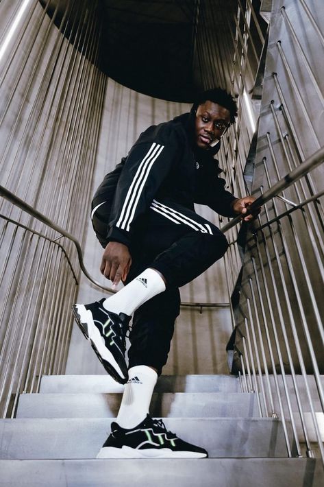 Adidas Ozweego Outfit, Adidas Photoshoot, Adidas Pants Outfit, Urban Photoshoot, Adidas Shoe, Retro Elements, Outfit Adidas, Party Outfit Men, 00s Style