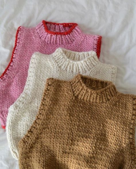 Knitting Thick Yarn, Chunky Knit Sweater Vest, Knit Sweater Inspiration, How To Style Knitted Vest, Hand Knit Sweater Vest, Funky Crochet Sweater, Vicky Knits, Simple Knitting Projects, Chunky Sweater Vest