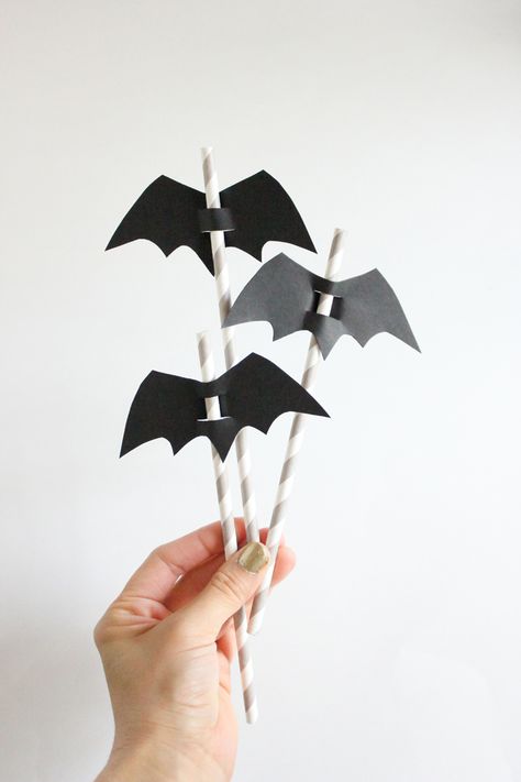 Strašidelný Halloween, Veselý Halloween, Halloween Straws, Batman Birthday Party, Homemade Halloween Decorations, Fröhliches Halloween, Straw Toppers, Batman Party, Batman Birthday