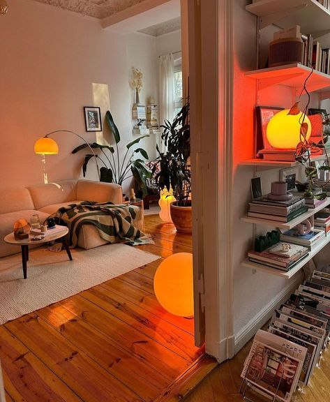 Dream Apartment Decor, Future Apartment Decor, Casa Vintage, Apartment Decor Inspiration, Dream House Interior, Apartment Inspiration, Living Room Inspo, Decor Fall, A Living Room