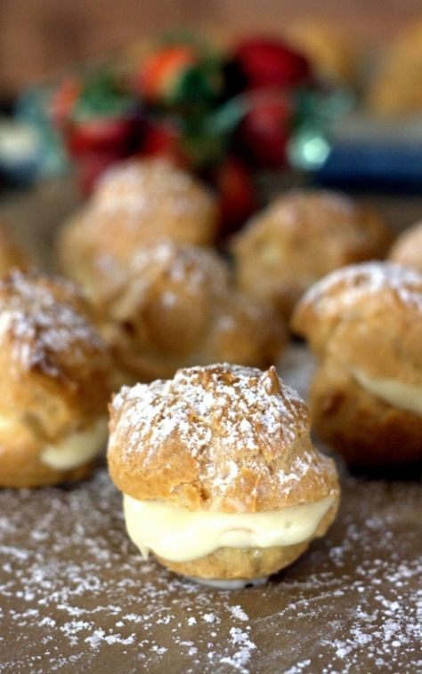 Easy Bavarian Cream Recipe, Easy Bavarian Cream, Bavarian Cream Puffs, Dessert Crepes, Cream Puff Recipe, Bavarian Cream, Puff Recipe, Cream Puff, Deilig Mat