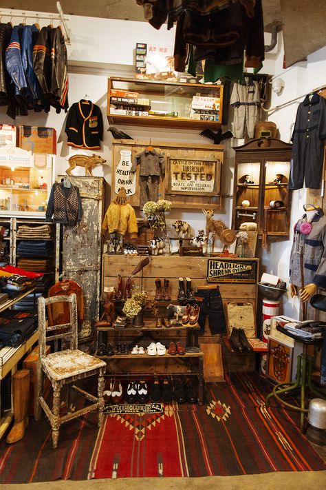 Retail Store Design Clothing, Vintage Store Design, Thrift Store Interior, Small Clothing Store Interior, Vintage Clothing Display, Designer Character, Vintage Store Ideas, Harley Davidson Artwork, Clothing Store Displays