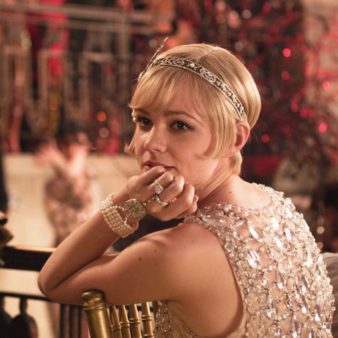 When to comes to Great Gatsby Hairstyles Daisy is an icon! Great Gatsby Hairstyles, Il Grande Gatsby, The Great Gatsby Movie, Look Gatsby, Gatsby Movie, The Great Gatsby 2013, Gatsby Look, Flapper Hair, Gatsby Hair