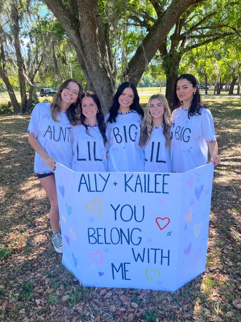 Taylor Swift Sorority Theme, Simple Big Little Reveal, Twin Big Little Reveal, Big And Little Reveal Ideas Cheer, Bigs And Littles Ideas, Big Little Signs, Taylor Swift Big Little Reveal, Big Little Reveal Themes Twins, Big Sis Little Sis Reveal Ideas