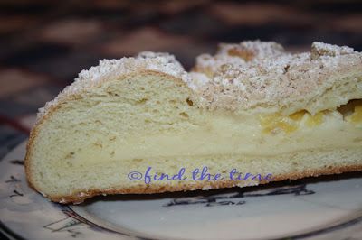 Yeast Pastries, Cream Cheese Coffee Cake Recipe, Fancy Treats, Cheese Coffee Cake, Crumb Coffee Cakes, Cream Cheese Coffee Cake, Coffee Cake Recipes Easy, Crumb Cake Recipe, Deserts Easy