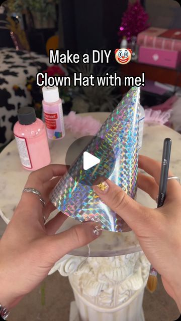 muawk on Instagram: "No-Sew DIY clown hat🤡😊💘 #clowncore #halloween2024" Pierrot Hat Diy, Diy Clown Hat Headband, Pierrot Clown Hat Diy, Clown Costume Last Minute, Cute Clown Hat, Diy Cute Clown Costume, How To Make Clown Costume, Diy Halloween Costumes Clown, Black And White Clown Costume Diy