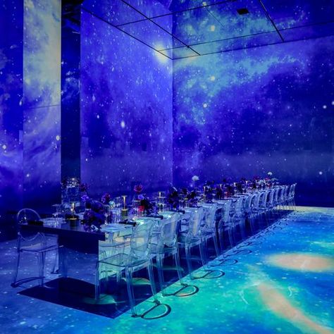 A dinner in stardust for Cult Beauty cosmo themed advent calendar ✨🎄🌙 #cultbeauty #beautyproducts #adventcalendar #cultbeautyadventcalendar #beautyadventcalendar #events #london #magical #cosmictheme #christmas #stardust #cosmiccocktails #flowers #tablesettings Galaxy Themed Event, Christmas Space Theme, Galaxy Event Decor, Christmas Scenography, Cosmic Christmas, Birthday Diner, Galaxy Event, Celestial Christmas, Celestial Wedding Theme