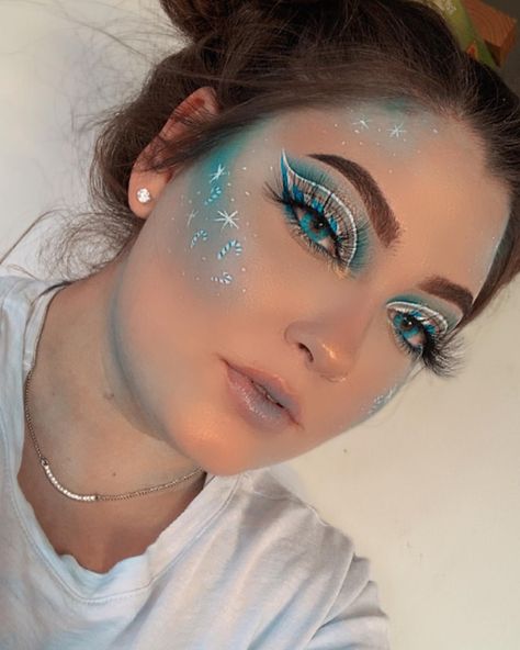 Water Themed Makeup Look, Ice Themed Makeup, Winter Witch Makeup, Light Blue Fairy Makeup, Winter Inspired Makeup, Blue Water Makeup, Snowman Makeup Looks, Blue Christmas Makeup, Snowflake Eye Makeup