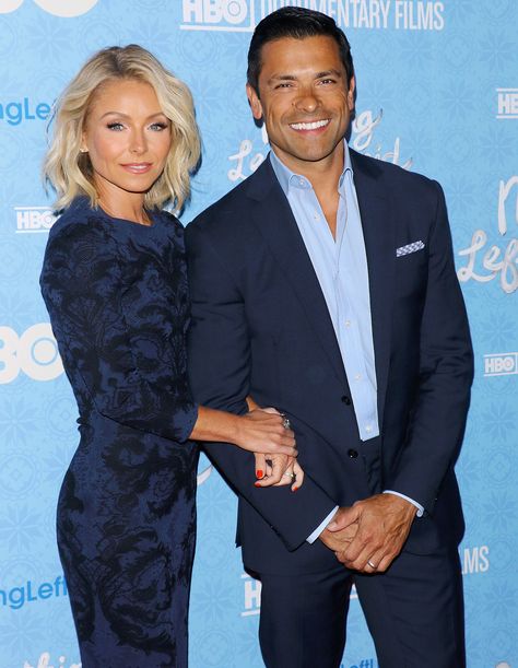 Kelly Ripa Haircut, Kelly Ripa Hair, Kelly Ripa Mark Consuelos, Mark Consuelos, Kelly Ripa, Sequin Tank, Sequin Tank Tops, Life Photo, Riverdale