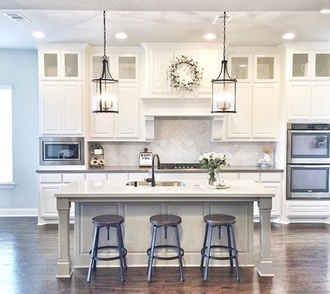 Extend cabinets to ceiling with glass cabinets. White Kitchen Black Pendant Lights, Remolded Kitchen, Backpack Organizer, Cabinets To Ceiling, Homes Kitchen, Double Ovens, Kitchen Retro, Hus Inspiration, Kitchen Redo