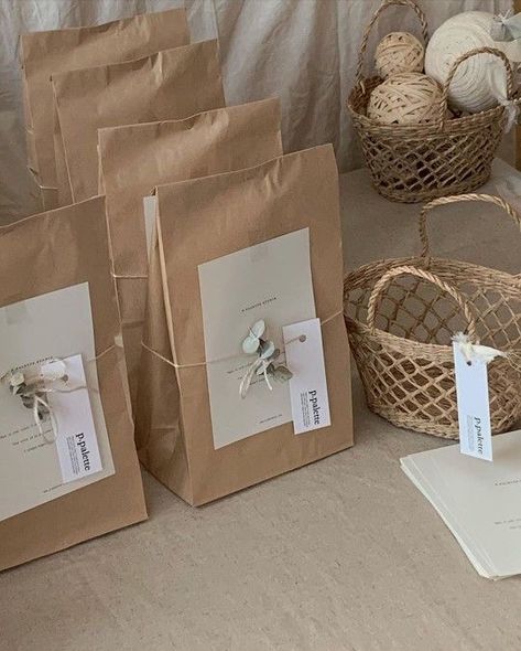 Etsy Packaging, Brown Paper Bags, Packaging Ideas Business, Clothing Packaging, Small Business Packaging Ideas, Gifts Wrapping Diy, Handmade Packaging, Craft Packaging, Small Business Packaging