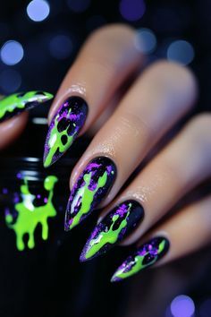 Nail Art Designs Acrylic Short, Halloween Cat Nails Acrylic, Halloween Stiletto Nail Ideas, Halloween Nails Cat Design, Halloween Themed Nails Short, Short Stilleto Nails Halloween, Halloween Nails Almond Shape Short, Spooky Halloween Nails Almond, Almond Shaped Halloween Nail Designs