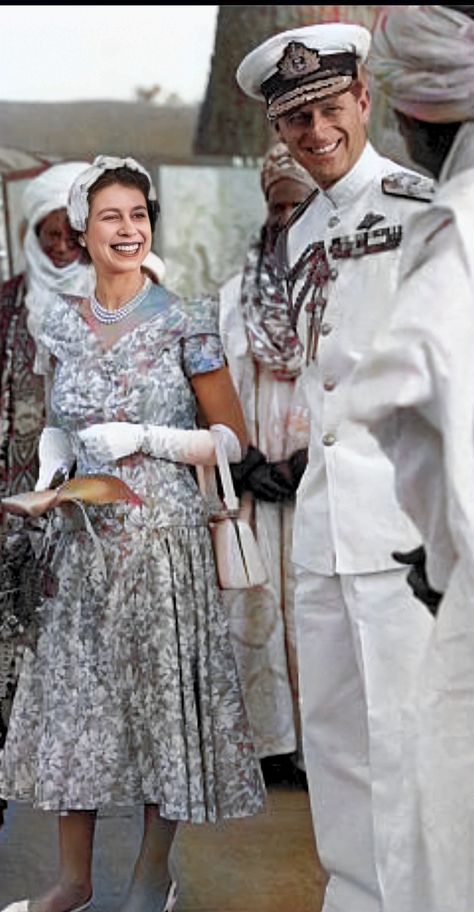 Elizabeth Ii Young, Prince Philip Queen Elizabeth, Prins Philip, Queen Elizabeth Photos, Elizabeth Queen, Queen And Prince Phillip, Royal Family Portrait, Young Queen Elizabeth, Queen Elisabeth