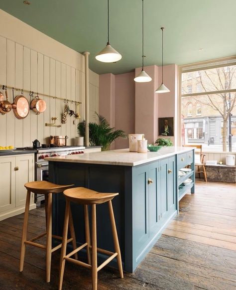 Colourful Kitchen, Devol Kitchens, Kitchen Design Color, Two Tone Kitchen, Kitchen Showroom, Colorful Kitchen, Pretty Kitchen, Country Style Kitchen, Vogue Living