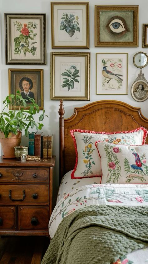 Bedroom Inspo Bohemian, Eclectic Retro Bedroom, British Interior Design Bedroom, Adding Color To Apartment, Eclectic Interior Design Vintage Bedroom, Eclectic Antique Bedroom, Colourful Vintage Bedroom, French Bedroom Aesthetic Vintage, Anne With An E Bedroom Aesthetic