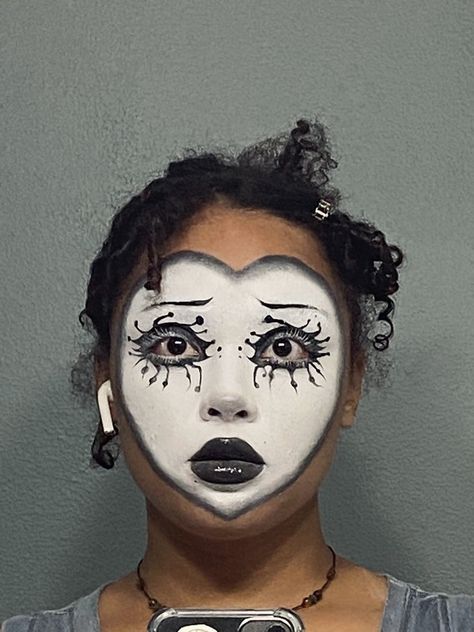 Pretty Mime Makeup, Clown Makeup Pierrot, Cute Black And White Clown Makeup, Mime Makeup Aesthetic, Victorian Clown Makeup, Couples Clown Makeup, Clown Makeup Black Women, Mime Costume Makeup, Terrifier Makeup