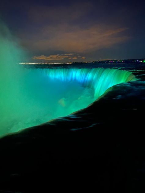 Nigra Falls Canada, Niagara Aesthetic, Niagara Falls Aesthetic, Waterfall Niagara, Canada At Night, Canada Niagra Falls, Niagara Falls At Night, Images Hello Kitty, Niagara Falls Canada