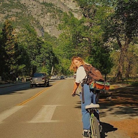 Granola Aesthetic, Granola Girl Aesthetic, Light Film, Adventure Aesthetic, Mountain Vacations, Granola Girl, Dream Lifestyle, Summer Photos, Nature Girl