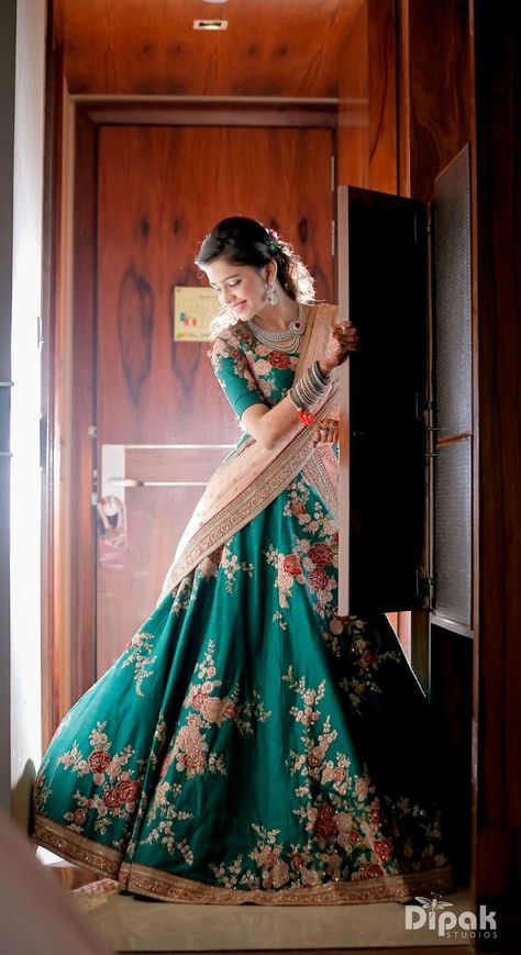 Wedding Lookbook, Floral Lehenga, Lehenga Gown, Lehnga Dress, Half Saree Designs, Patiala Salwar, Ghagra Choli, Indian Gowns, Mehendi Design