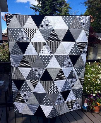 Black And White Quilts Patterns, Black White And Grey Wedding, White And Grey Wedding, Black And White Quilt, Two Color Quilts, Black And White Quilts, Quilting Designs Patterns, Quilt Square Patterns, Half Square Triangle Quilts