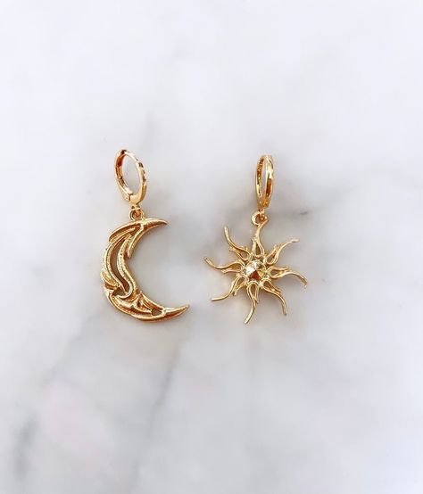 Sun And Moon Earrings Aesthetic, Sun Aesthetic Jewelry, Sun Nose Ring, Sun And Moon Earring, Moon And Sun Earrings, Sun And Moon Jewelry, Sun Moon Earrings, Sun And Moon Earrings, 00s Mode