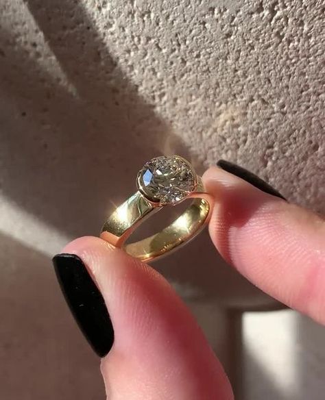 Frank Darling Custom Rings on Instagram: "Us when we see the engagement ring was customized with a thicker band: 😍😍😍😍😍⁠ ⁠ This round Plutch solitaire engagement ring deserves to be saved to your ring inspo folder for this fun play on shapes: a sweet 1.58ct round diamond and a 4mm square band.⁠ ⁠ The Ring:⁠ • The Plutch | Round with CUSTOM 4mm Square Band⁠ • 1.58ct Round Lab Diamond⁠ • D Color, VVS2⁠ • 7.5 x 7.0 mm⁠ • 18k Yellow Gold⁠ ⁠ #bezel #bezelsetting #rounddiamondring #roundcutdiamond #solitaireengagementring #engagementringdesign #engagementringinspiration #ringinspo #solitairering #halfbezel #engagementringideas⁠ ⁠ 𝐖𝐚𝐧𝐭 𝐭𝐨 𝐠𝐞𝐭 𝐬𝐭𝐚𝐫𝐭𝐞𝐝 𝐝𝐞𝐬𝐢𝐠𝐧𝐢𝐧𝐠 𝐲𝐨𝐮𝐫 𝐝𝐫𝐞𝐚𝐦 𝐫𝐢𝐧𝐠?⁠ 💌 Email us at hello@frankdarling.com⁠ 💍 Take the dream ring quiz, link in ou Thicker Band Engagement Rings, Bezel Round Engagement Ring, 2024 Engagement Rings, Thick Gold Band Engagement Ring, Chunky Wedding Rings, Chunky Engagement Rings, Thick Engagement Rings, Thick Band Engagement Ring, Frank Darling