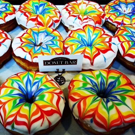 Whoa. Dude. Donut Bouquet, Doughnut Decorations, California Donuts, Donut Decorating Ideas, Fancy Donuts, Rainbow Donut, Donut Decorations, Donut Bar, Cute Donuts