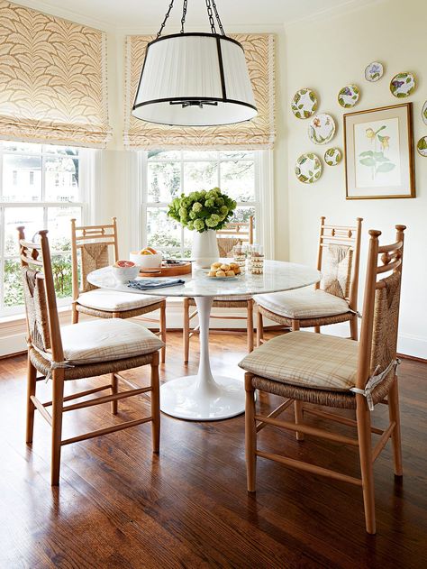 Breakfast Nook Traditional, French Bistro Inspired Dining Room, Marion Kitchen, Minimal Dining Table, Shell Cottage, Kitchen Dining Nook, Minimal Dining, Breakfast Nooks, Julia Berolzheimer