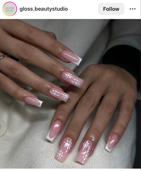 Let it Snow❄️ Ombre Xmas Nails, Christmas Nail Extensions, Ombré Christmas Nails, Pretty Christmas Nails Acrylic, Ombre Christmas Nails, Christmas Naildesign, Acrylics Aesthetic, Noel Nails, White Christmas Nail Designs