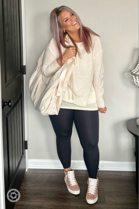 Causal Leggings Outfit, Chunky Sweater Vest, Plus Size Legging Outfits, Plus Size Outfits With Sneakers, Outfits Leggins, Chunky Combat Boots, Trendy Mom Outfits, Leggings Outfit Winter, Outfits Gorditas