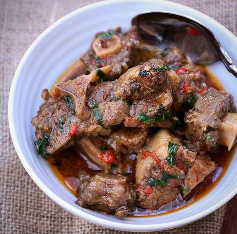 Oxtail pepper soup: Foodace IG Nigeria Food, African Recipes Nigerian Food, Oxtail Recipes, West African Food, Nigerian Recipes, Africa Food, African Cooking, Haitian Food Recipes, Pepper Soup