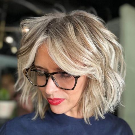 Choppy Blonde Lob for Thick Hair Shoulder Length Edgy Hair, Messy Bob Hairstyles For Thick Hair, Bob Cut For Thick Hair, Hairstyles Thick Hair Medium, Lob Haircut Thick Hair, Messy Blonde Bob, Best Medium Length Haircuts, Messy Bob Haircut, Short Layered Bob Haircuts