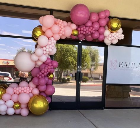 Open House Balloon Ideas, Store Front Balloon Garland, Ide Photobooth, Grand Opening Balloons, Football Theme Birthday, Link Balloons, Balloon House, Birthday Garland, Baby Gender Reveal Party