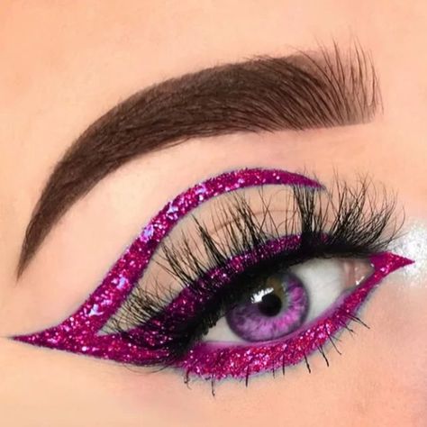 Pink Smokey Eye, Egirl Makeup, Eyeliner Color, Vibrant Makeup, Glitter Makeup Looks, Pink Eye Makeup, Zombie Makeup, Dope Makeup, Bold Makeup