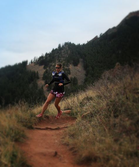 Trail Running Inspiration, Race Aesthetic, Trail Running Photography, Running Inspo, Aesthetic Running, Hydration Water, Running Photography, Running Marathon, Ultra Running