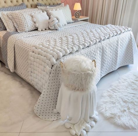 Decoração com estilo Cama Super King Size, Cama King Size, Princess Bedroom, Cama King, Winter Home Decor, Room Inspiration Bedroom, Creative Decor, Home Decor Bedroom, Merino Wool Blanket