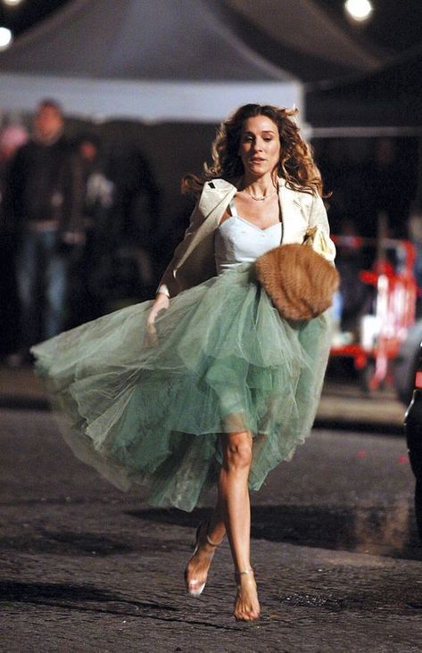 Carrie Bradshaw Birthday, Foreign Fashion, Miranda Hobbes, Sarah Jessica Parker Style, Sara Jessica Parker, Carrie Bradshaw Style, Carrie Bradshaw Outfits, Ballerina Skirt, Day Outfit Ideas