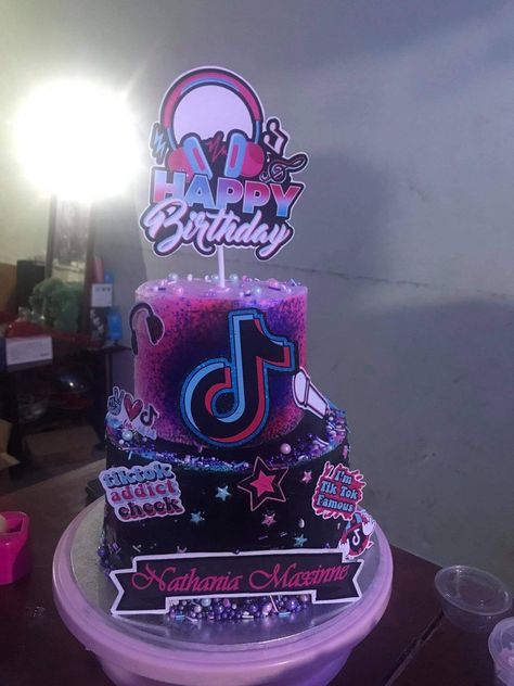 Tiktok Cakes Ideas, Tiktok Theme Cake, Tiktok Cake Ideas, Tiktok Cake Design, Tiktok Birthday Cake, Tiktok Cakes, Tik Tok Cake, Tiktok Theme, Bachelor Party Cakes