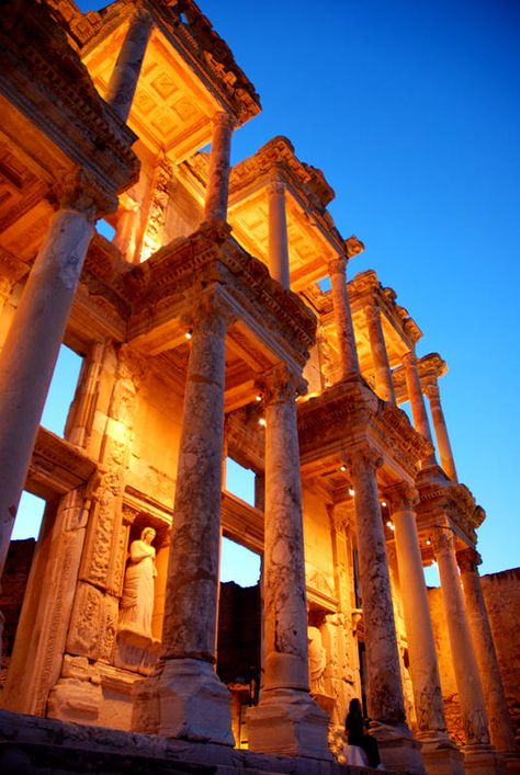 Library Of Celsus, Ephesus Turkey, Ancient Library, Architecture Antique, Post Apocalypse, المملكة العربية السعودية, Ancient City, Ancient Architecture, Ancient Ruins