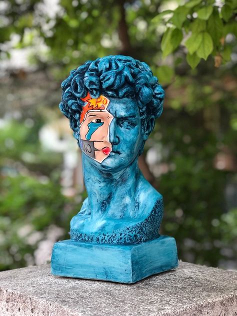 David Statue Art, Greece Statue, Painted Statues, Statue David, Male Sculpture, Sculpture Greek, David Bust, Pop Art Sculpture, David Statue