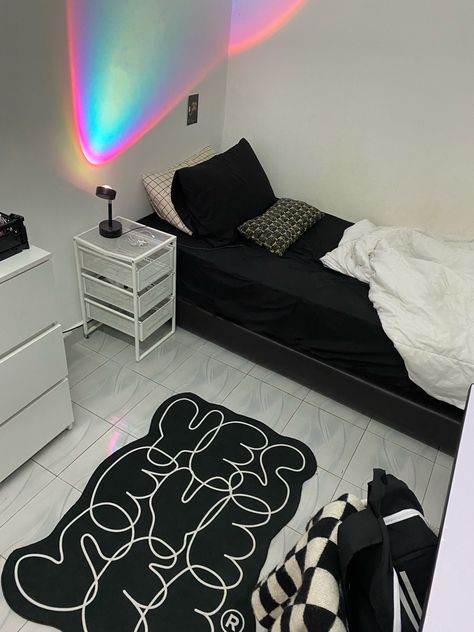 Aesthetic Black Bedroom, Black Minimalist Room, Bedroom Setup, Small Room Design, Redecorate Bedroom, Minimalist Room, Dream Room Inspiration, Room Makeover Bedroom, Room Makeover Inspiration