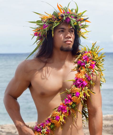 Hawaiian Headdress, Hawiian Party, Men Bodies, Hawaii Aloha, Big Island Hawaii, Big Island, Model Pictures, Tahiti, Headdress