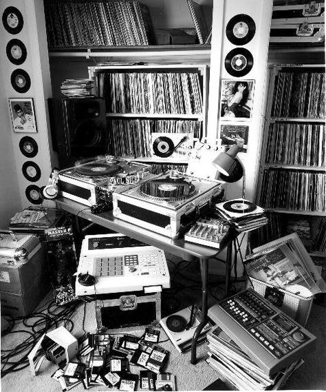 Beat creator Cultura Hip Hop, Dj Setup, Fotografi Kota, Real Hip Hop, Vinyl Collection, Dj Booth, Record Players, Dj Equipment, Record Collection